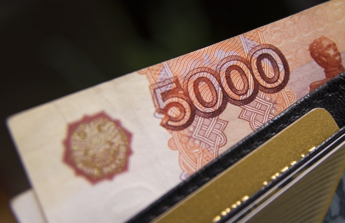 Путин подписал закон об увеличении минимальной зарплаты для россиян до 13 890 рублей