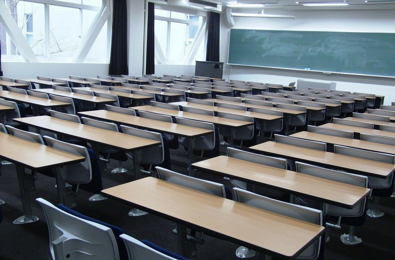 С 1 марта госаккредитация школ, вузов и колледжей станет бессрочной