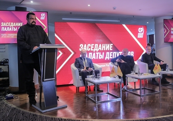 Стивен Сигал вступил в партию «Справедливая Россия - За правду»