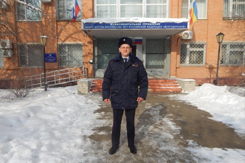 В Ростовской области полицейский спас провалившихся под лед детей