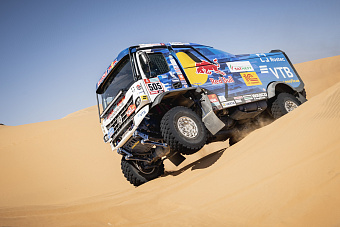 Российские гонщики из команды “КАМАЗ-мастер” заняли первые четыре места на “Дакаре-2022”